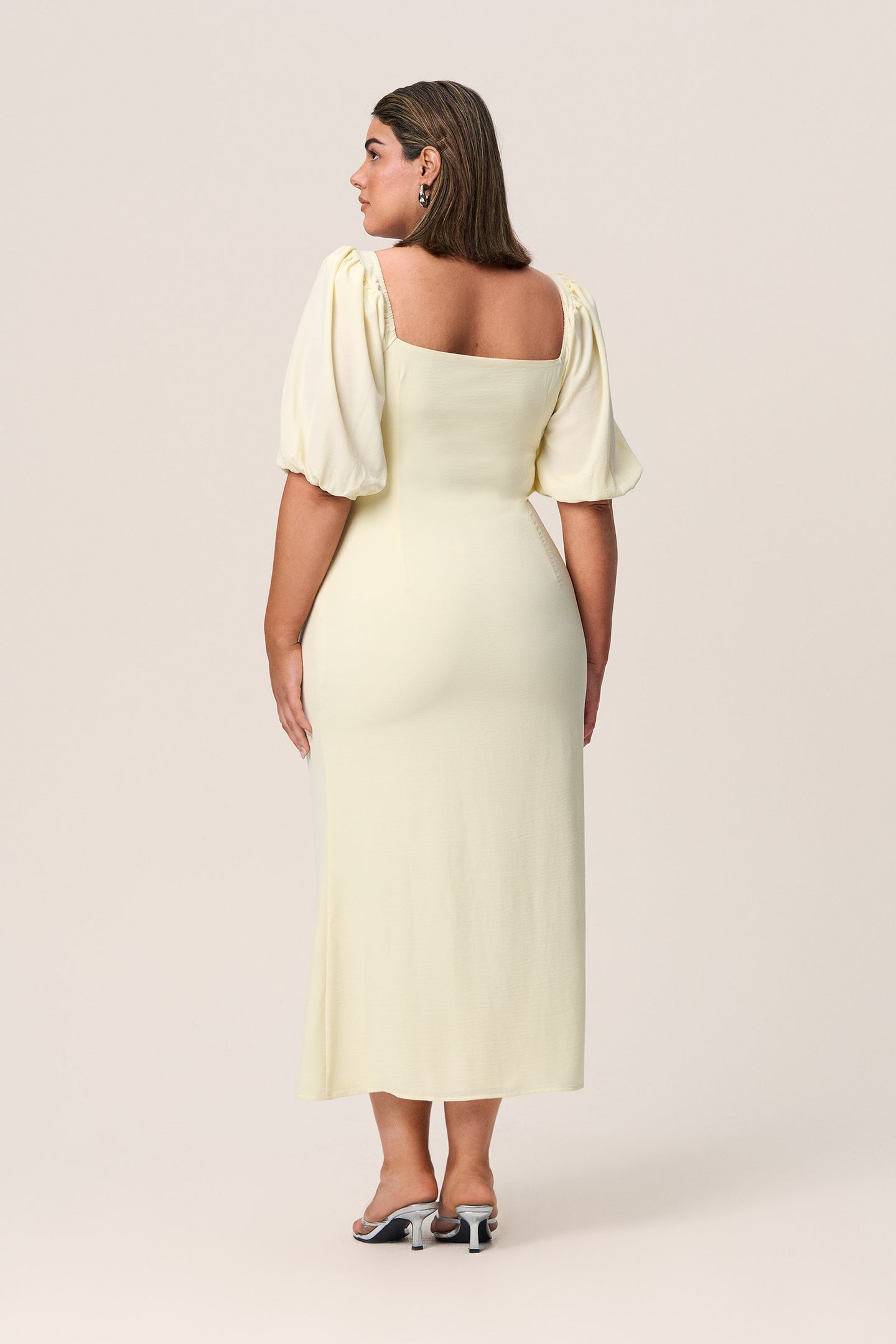 Midi dress in yellow Shop summer dress adoore.se